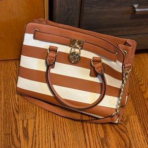 Large purse/tote. New. Never used.